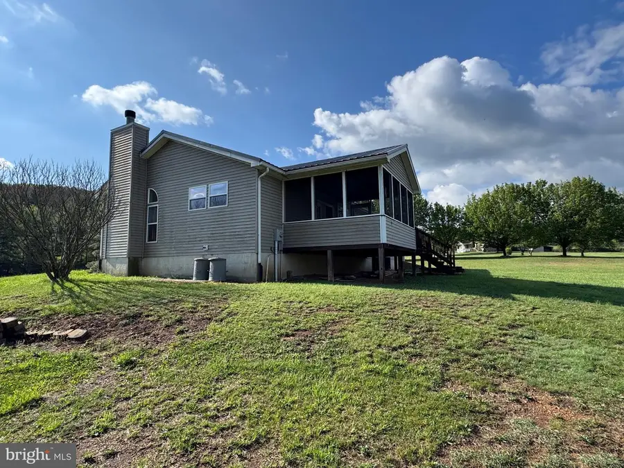 1660 Highland Ridge Rd, Berkeley Springs, WV 25411 - #2