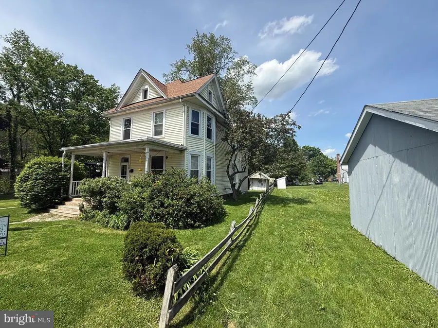 40 Mable Ln, Berkeley Springs, WV 25411 - #2