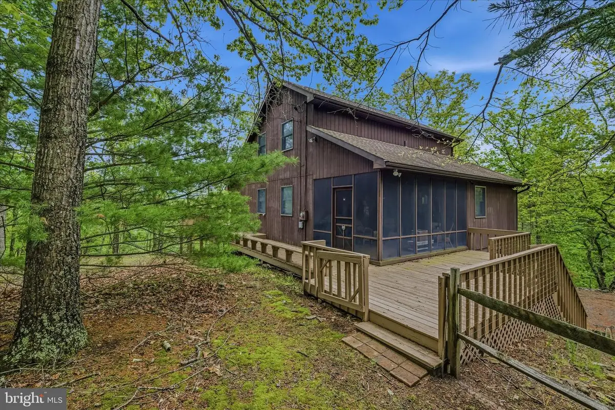 560 Moss Ln, Great Cacapon, WV 25422 - #1