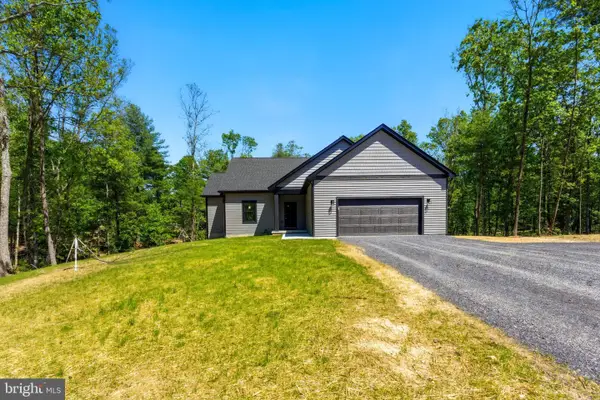 63 Spice Bush Ct, HEDGESVILLE, WV 25427