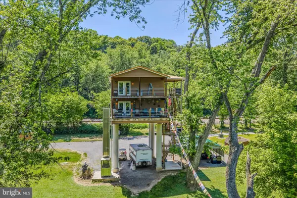 900 Joshua Ln, BERKELEY SPRINGS, WV 25411