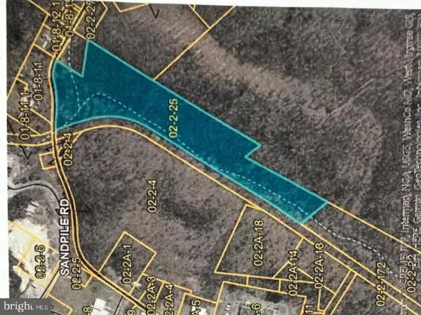 Sand Mine Rd #by Creek, BERKELEY SPRINGS, WV 25411