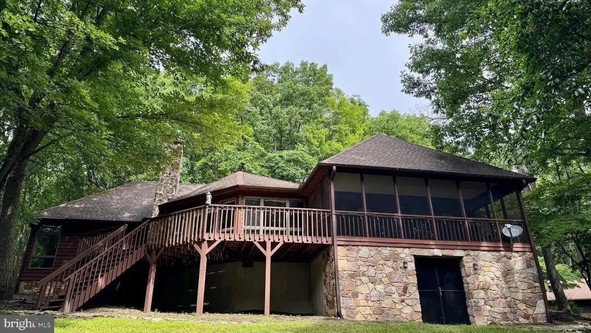 355 Sandstone Ln, Berkeley Springs, WV 25411 - #1