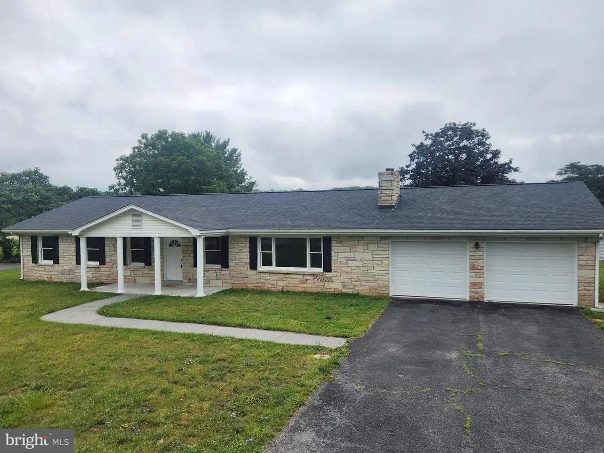 11195 Valley Rd, Berkeley Springs, WV 25411 - #1