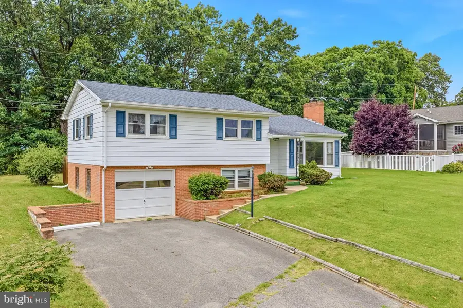 381 Grove Heights Rd, Berkeley Springs, WV 25411 - #2