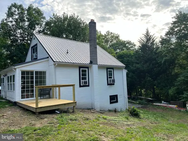 3267 Valley Rd, BERKELEY SPRINGS, WV 25411