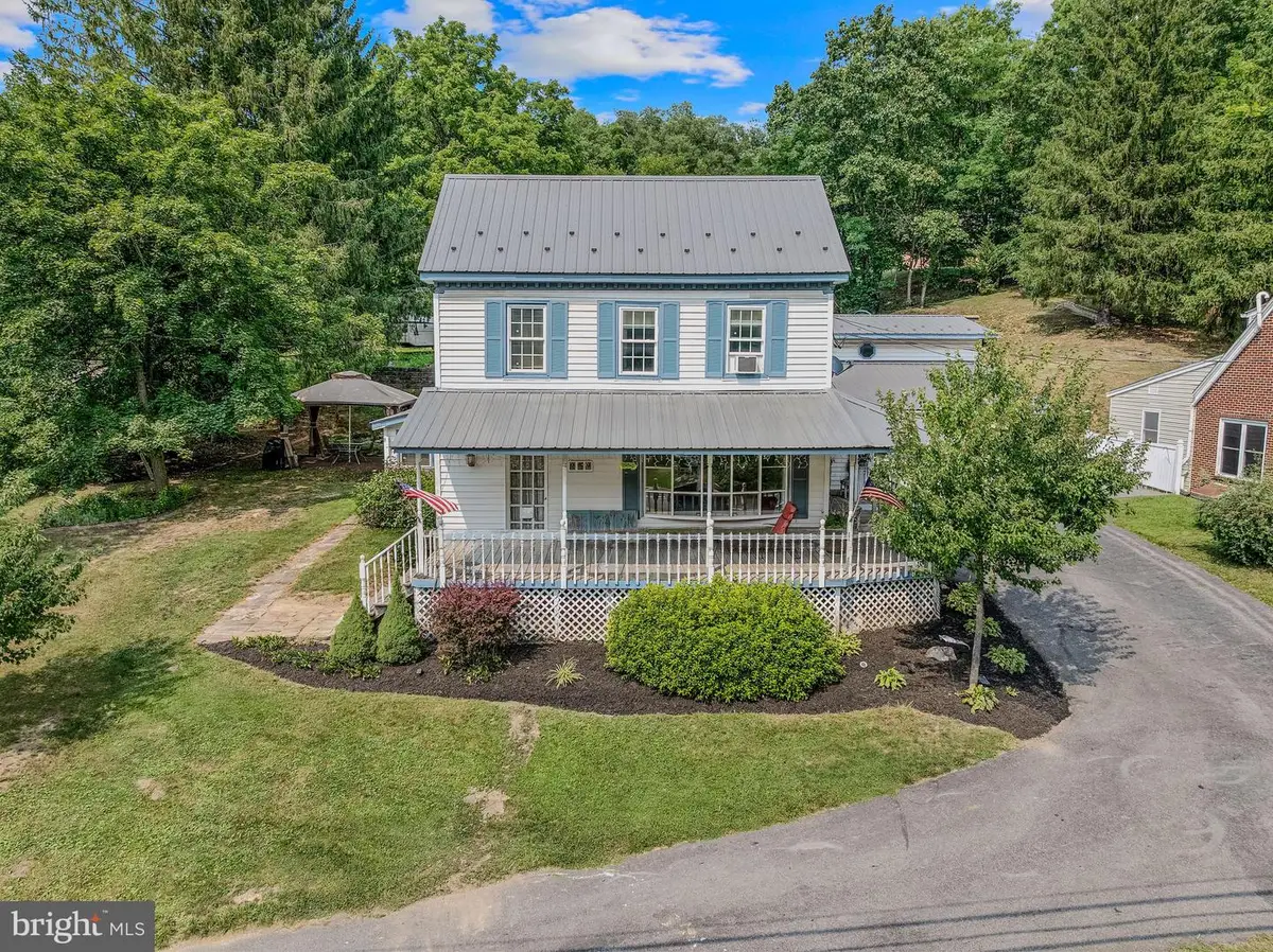 259 Martinsburg Rd, Berkeley Springs, WV 25411 - #1