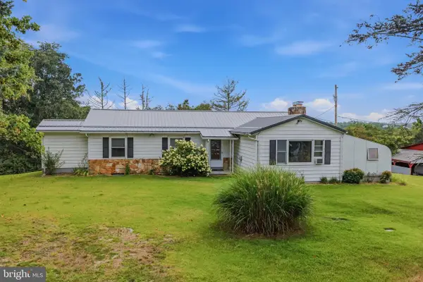 2712 Fairview Dr, BERKELEY SPRINGS, WV 25411
