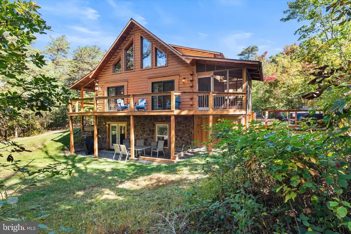 819 Cannon Dr, Berkeley Springs, WV 25411 - #1