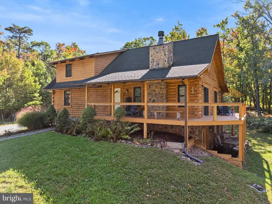 819 Cannon Dr, Berkeley Springs, WV 25411 - #2