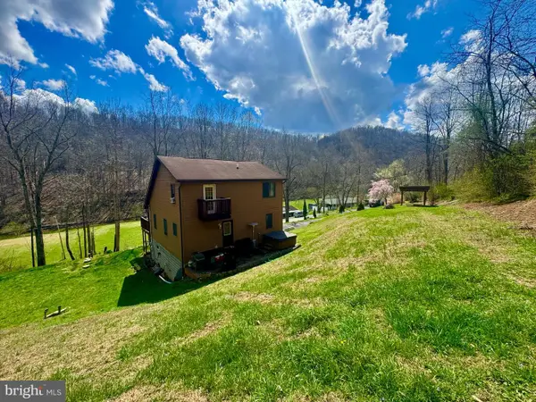 672 Buffalo Brink Rd, MANNINGTON, WV 26582