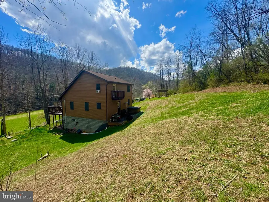 672 Buffalo Brink Rd, Mannington, WV 26582 - #3