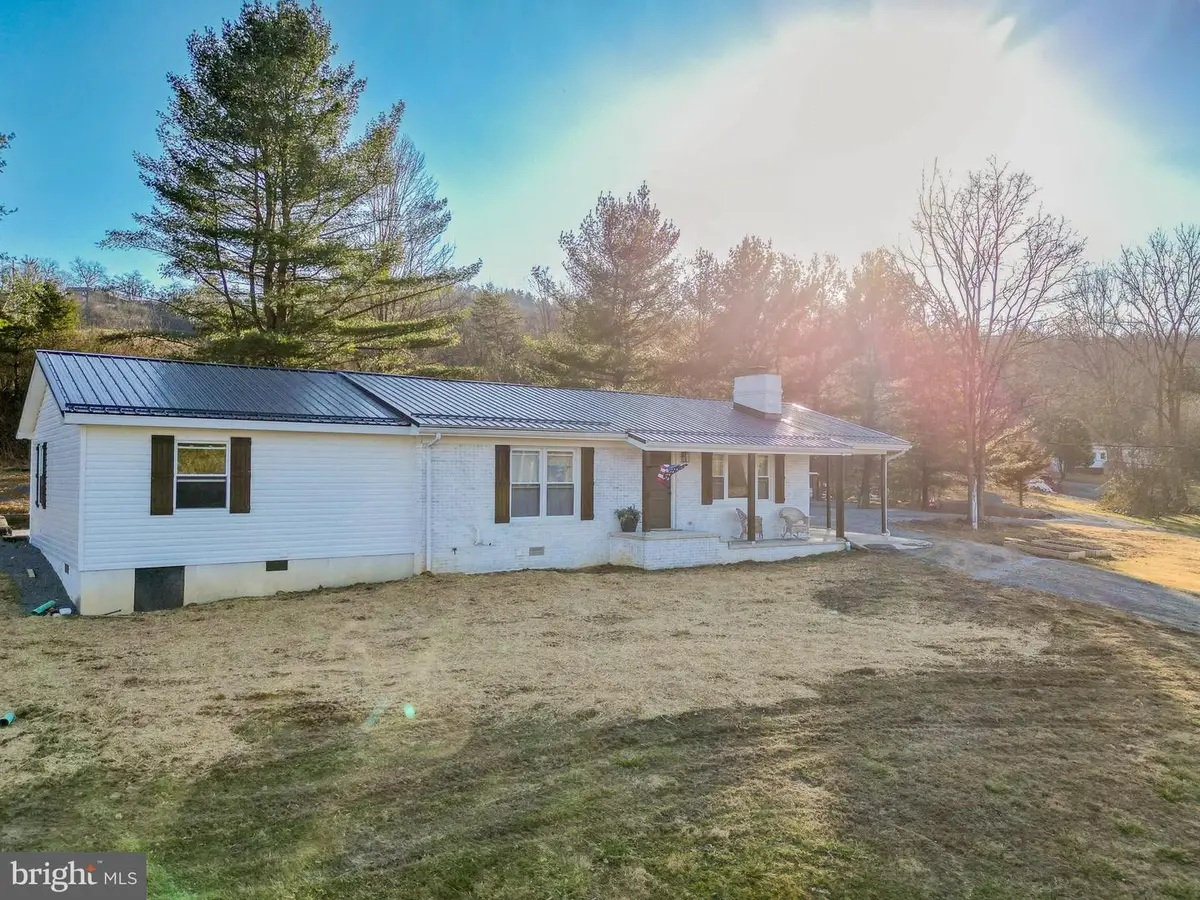 245 Oakwood Estates Rd, Franklin, WV 26807 - #1