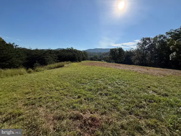 70 Turkey Oak Dr, UPPER TRACT, WV 26866
