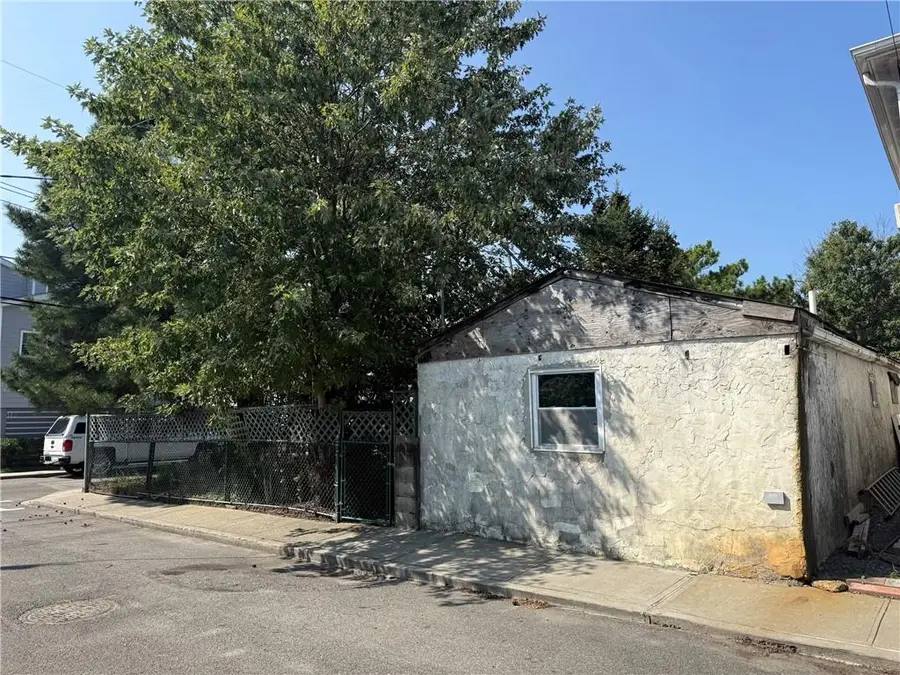 815 Walton Road, Broad Channel, NY 11693 - Image #3