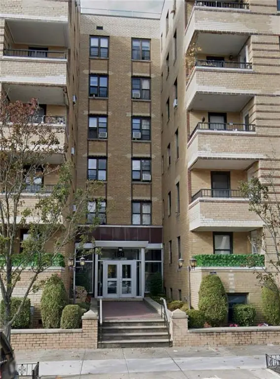 150 West End Avenue #3B, Brooklyn, NY 11235 - Image #1