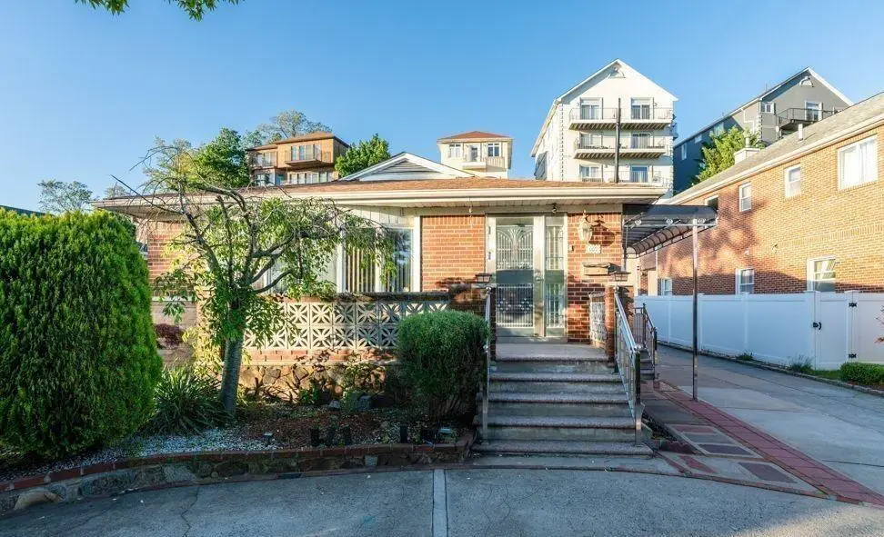 669 West Fingerboard Road, Staten Island, NY 10305 - Image #1