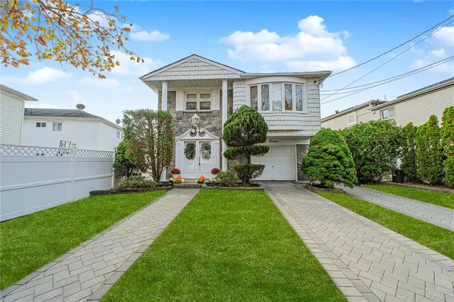 16 Bowling Green Place, Staten Island, NY 10314 - Image #2