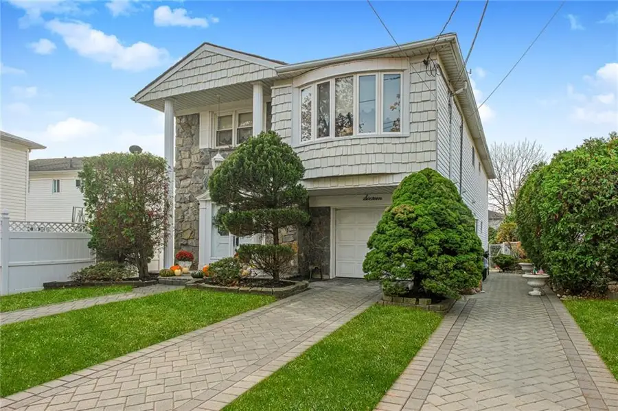 16 Bowling Green Place, Staten Island, NY 10314 - Image #3