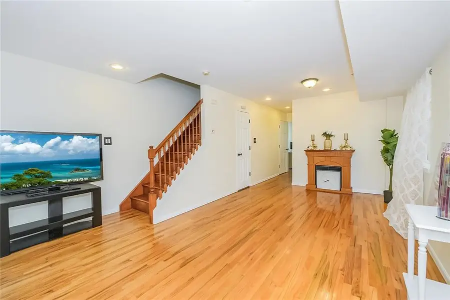 371 Jewett Avenue, Staten Island, NY 10302 - Image #2