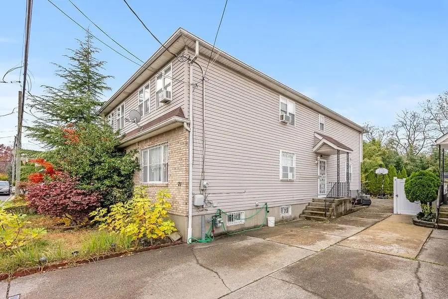 21 Leewood Loop, Staten Island, NY 10304 - Image #2