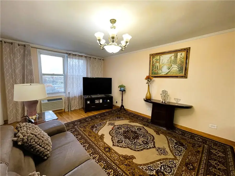 2711 Avenue X #6J, Brooklyn, NY 11235 - Image #2