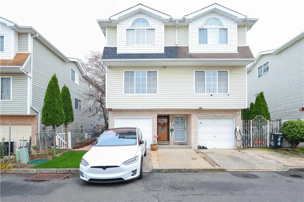 32 Belair Lane, Staten Island, NY 10305 - Image #1