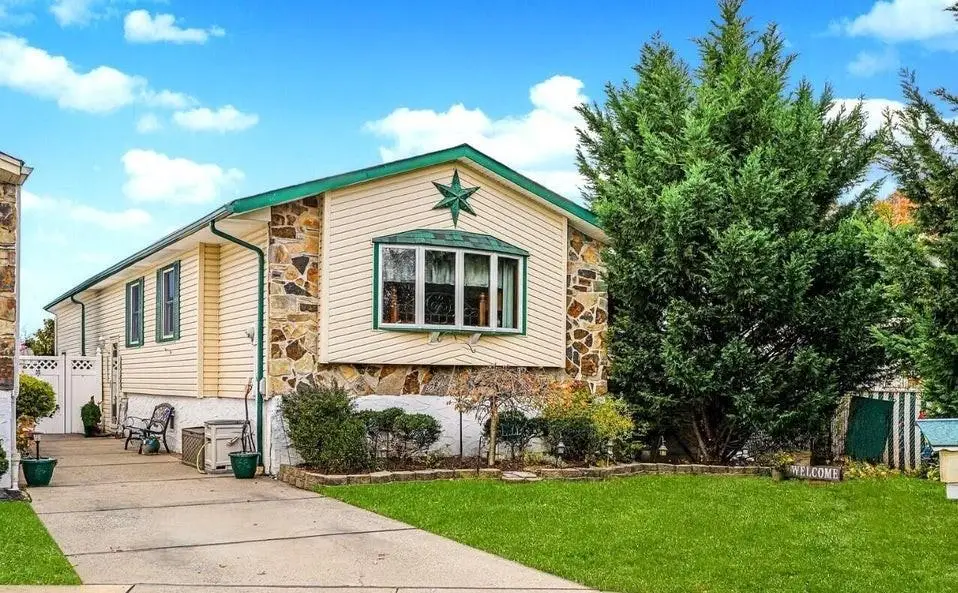 35 Nutwood Court, Staten Island, NY 10308 - Image #1