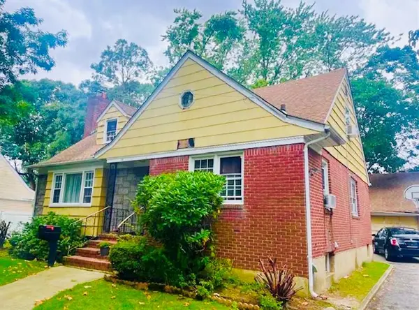 114 Camdike Street, Valley Stream, NY 11580