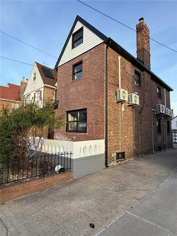 131-25 227 Street, Laurelton, NY 11413 - Image #2