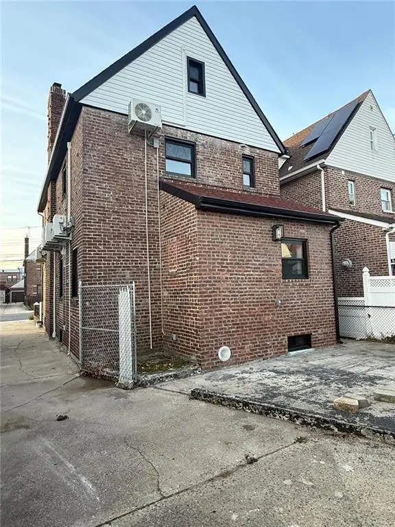 131-25 227 Street, Laurelton, NY 11413 - Image #3