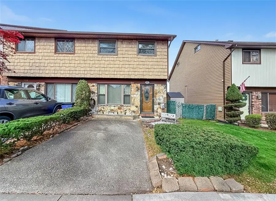 340 Rolling Hill Green, Staten Island, NY 10312 - Image #2