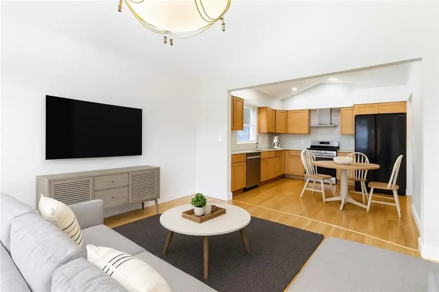 20 Helene Court, Staten Island, NY 10309 - Image #2