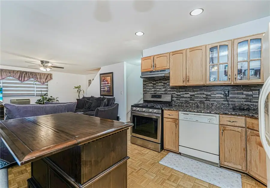 121 Clark Lane, Staten Island, NY 10304 - Image #3