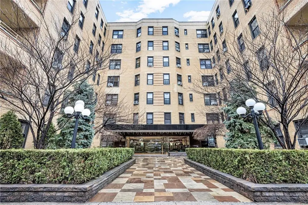 2 West End Avenue #5N, Brooklyn, NY 11235 - Image #1