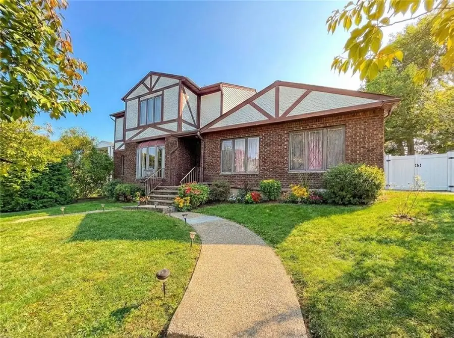 282 Boscombe Avenue, Staten Island, NY 10309 - Image #3