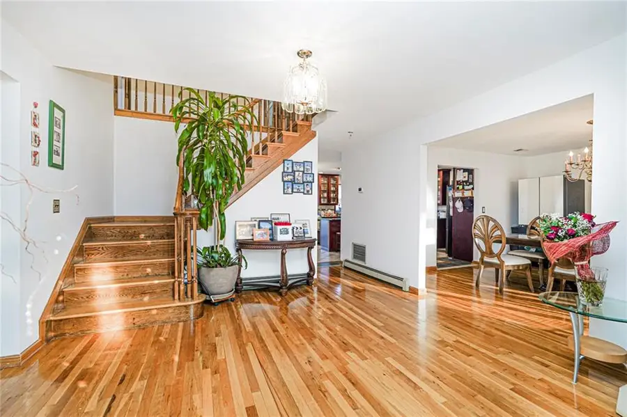 121 Dahlia Street, Staten Island, NY 10312 - Image #3