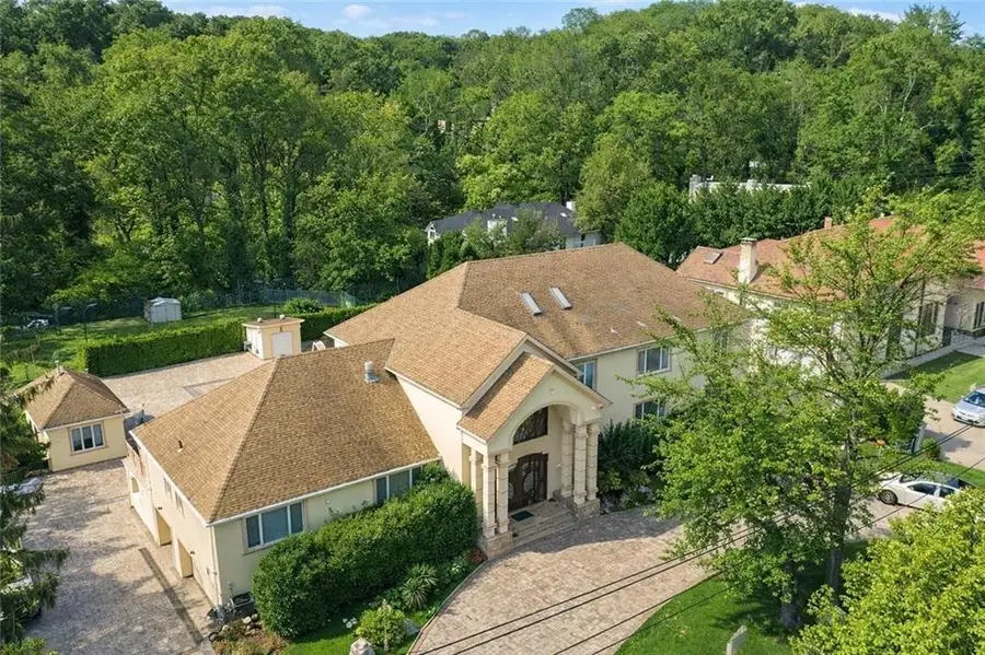 724 Todt Hill Road, Staten Island, NY 10304 - Image #2