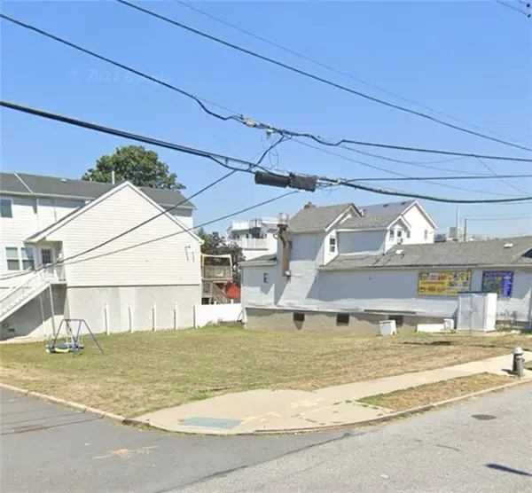 649 Oceanside Avenue, Staten  Island, NY 10306