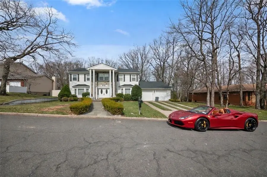 333 Boscombe Avenue, Staten Island, NY 10309 - #2