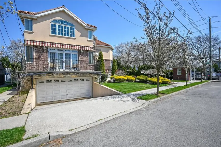 11 Bell Point Drive, Brooklyn, NY 11234 - #2