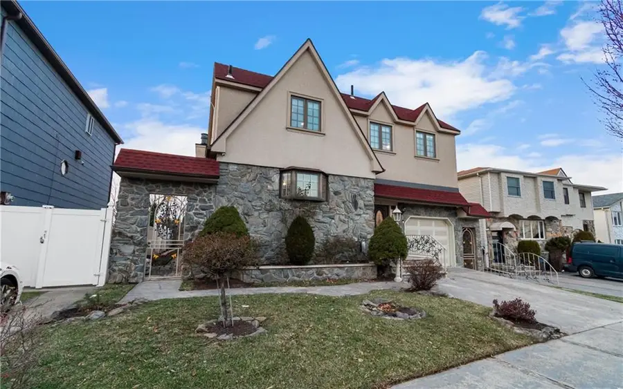 668 Stewart Avenue, Staten Island, NY 10314 - #2