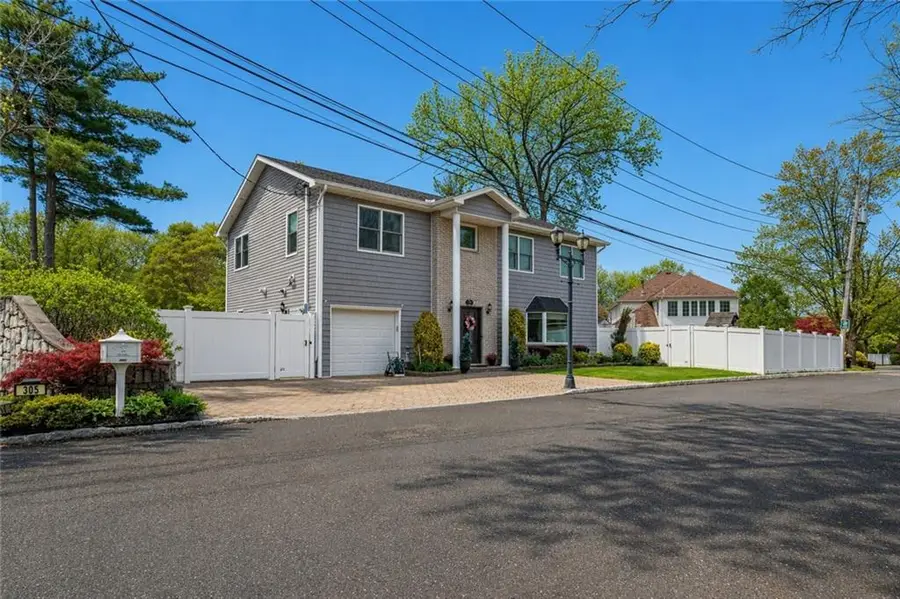305 Woodvale Avenue, Staten Island, NY 10309 - #3