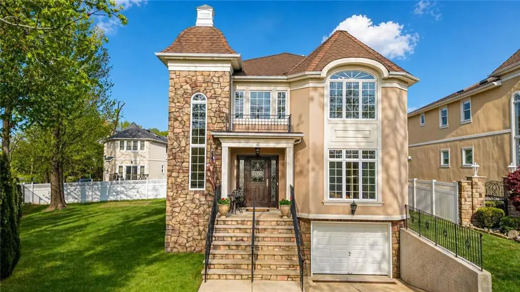 41 St. Edward Lane, Staten Island, NY 10309 - #1