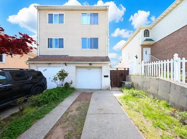 200 Sand Lane, Staten  Island, NY 10305