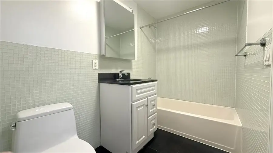 6070 Woodhaven Boulevard #3F, Elmhurst, NY 11373 - #3