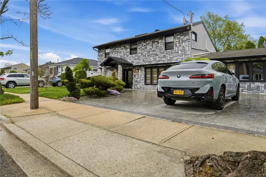 274 North Utica Avenue, Massapequa, NY 11758 - #2