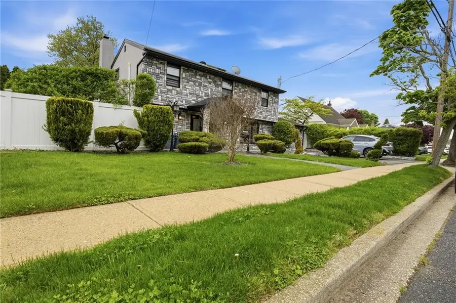 274 North Utica Avenue, Massapequa, NY 11758 - #3