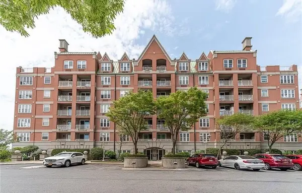 120 Oceana Drive West #4A, Brooklyn, NY 11235