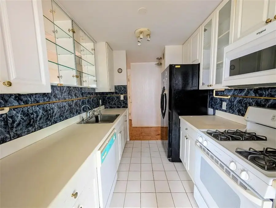 120 Oceana Drive West #4A, Brooklyn, NY 11235 - #3